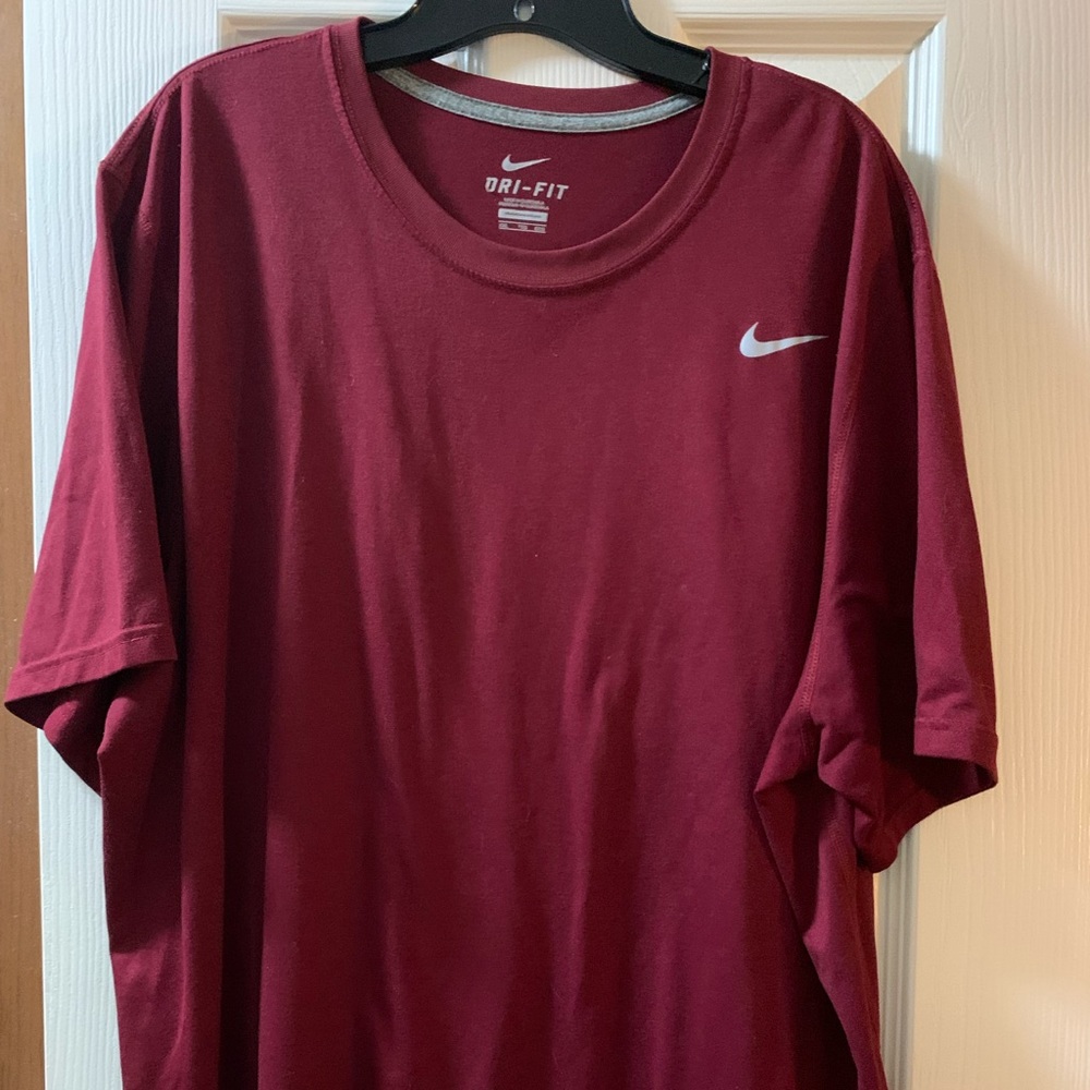 Nike men’s Dri-Fit shirt, XXL maroon